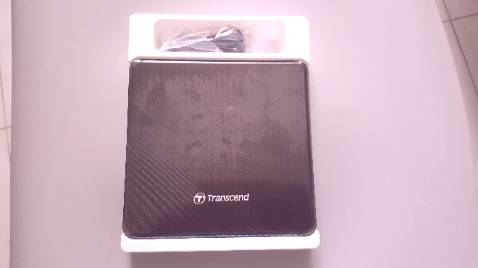 Giao hàng sớm hơn 1 ngày so với dự kiến. Tiki đóng gói khá chắc chắn, Box nguyên seal, không có tem nhập khẩu hoặc tem chống hàng giả. DVD mới sản xuất 2021, tôi thử dùng thấy đọc, ghi, xóa tốt nhưng hơi ồn ào. Hy vọng dùng bền lâu!