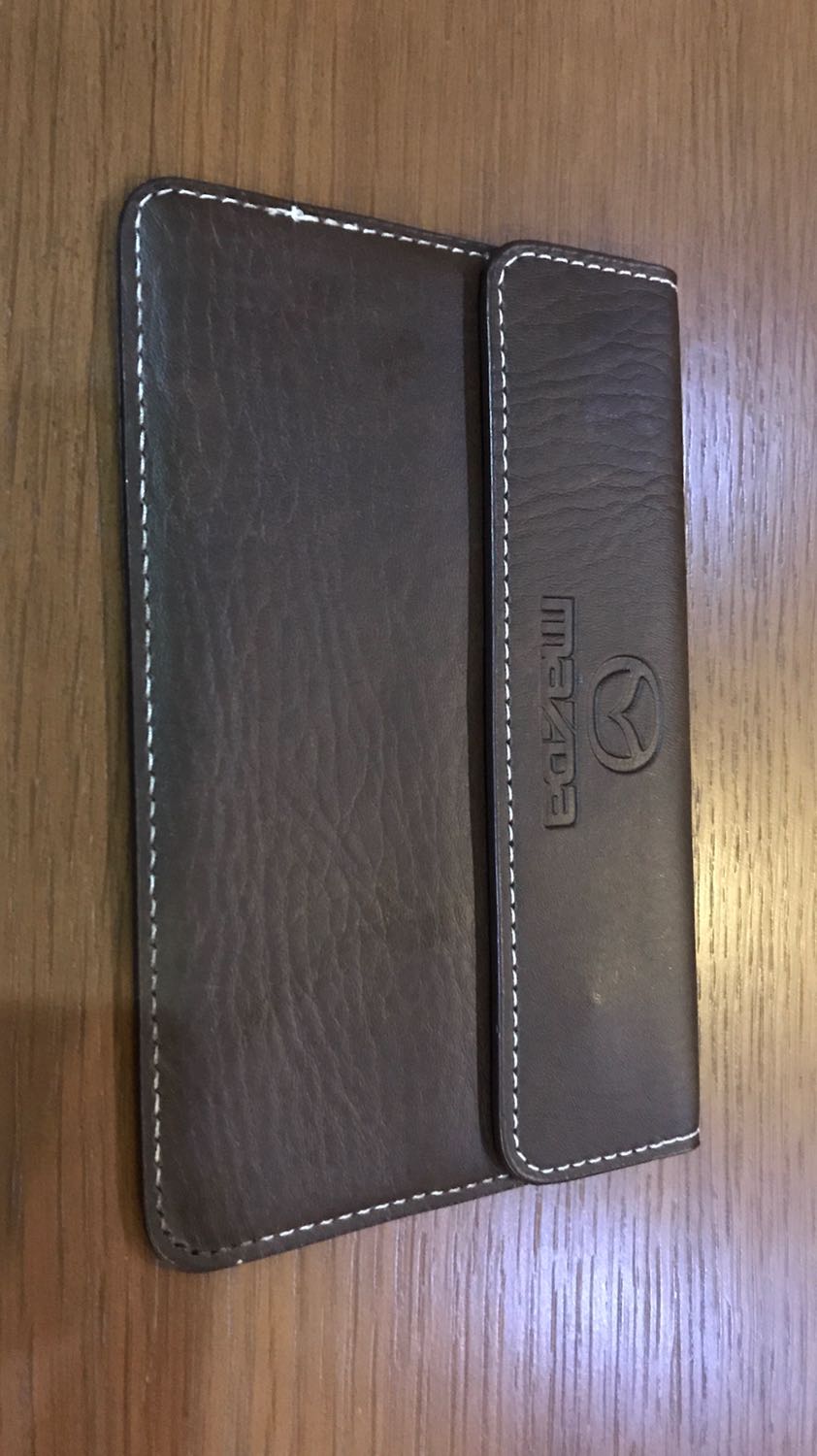 Tưởng là cỡ to thì vừa tấm giá, hoá ra là cỡ nhỏ chỉ để được đăng kiểm gập đôi. Da hơi mùi!