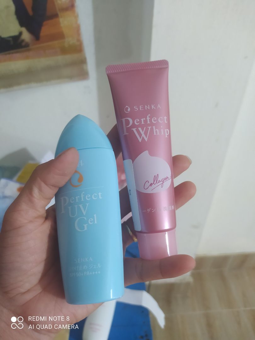 gel thẩm thấu nhanh, dễ tán, k bết dính. sp k lên tone da. đc tặng kèm srm khá hời. giao đúng hẹn, shiper nhiệt tình. đóng gói kĩ. sẽ tiếp tục ủng hộ senka