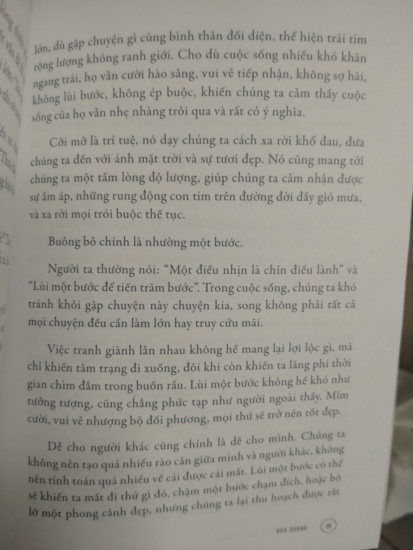 giao nhanh, sách hay, dành cho những bạn chưa học được cách kiểm soát cảm xúc, lúc nào cũng thấy mấy con quẻ xung quanh mình sao trà xanh quá nè. tuy đóng gói sơ sài nhưng cũng may sách ko bị sứt mẻ quăn góc gì nhiều. chữ nhỏ, màu mực xanh, hơi khó đọc
