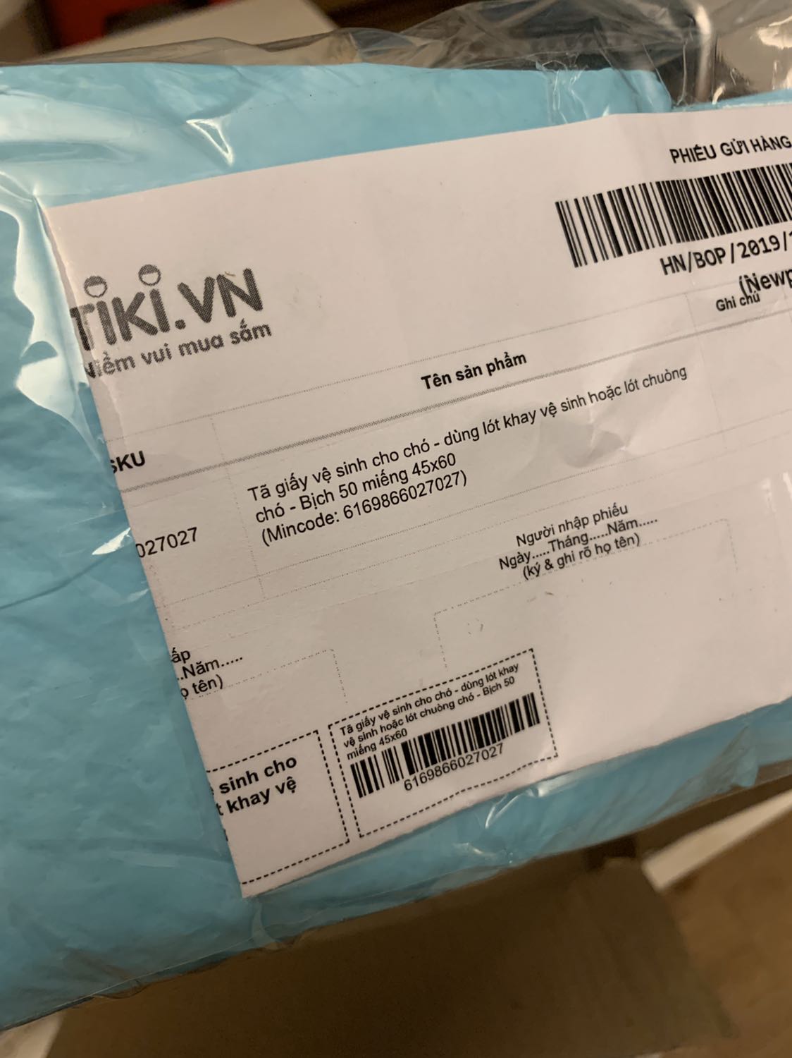 Mình đơn hàng 415340929 đặt 50 miếng, lúc mở ra có 10 miếng thôi. Trong khi trên Bill vẫn ghi rõ 50. Mất thời gian để liên hệ quá.