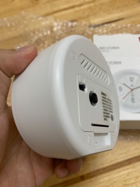 (mới nhận sp) _sản phẩm ok, cầm lên thấy nhẹ. kim quay êm, báo thức kêu to dần.
(độ bền , độ chính xác giờ) thì dùng lâu mới biết được.