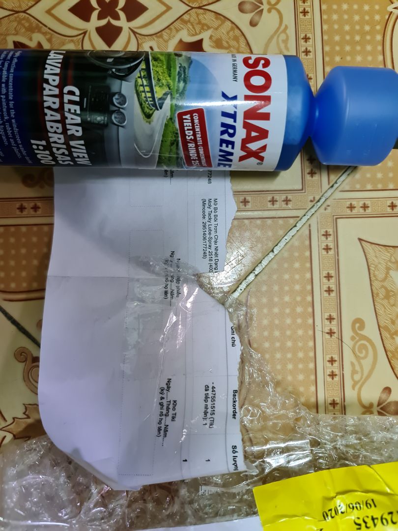 shop giao nhầm sản phẩm thành nước lau kính Sonic xtreme có giá trị thấp hơn Mỡ bò bôi trơn LiquiMoly trong khi đó tôi vẫn phải trả số tiền 2.450.000 đồng, tôi đề nghị shop đổi trả lại hàng hóa