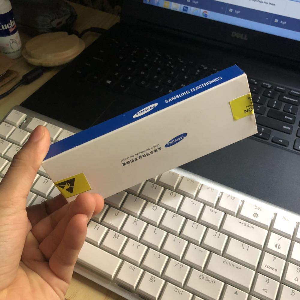 Sản phẩm tốt, nhìn chung được bảo quản và dán seal kỹ càng cẩn thận. Mua về đúng lúc lap hỏng nên chưa thử lắp ngay được. Đợi sử dụng sẽ đánh giá thêm