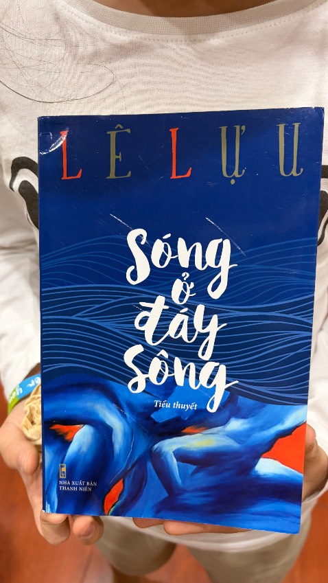 Sách mới nhưng k đc bảo quản mới sạch sẽ