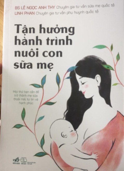 Một cuốn sách cung cấp đầy đủ kiến thức và rất cần thiết cho những mom chuẩn bị có con và muốn tìm hiểu nuôi con bằng sữa mẹ. Rất đáng để đọc.
Sách in giấy đẹp, rõ ràng.
Tiki giao hàng nhanh chóng và rất chuyên nghiệp.