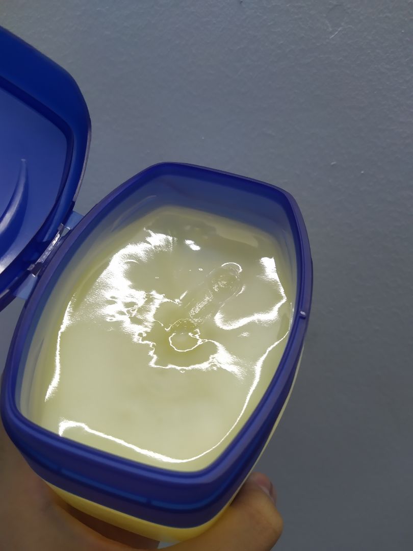 sản phẩm không được đặt trong hộp chỉ có băng keo để nắp hộp không bung, không check được mã vạch, do mình chưa xài hũ to như thế này bao giờ nên chẳng biết