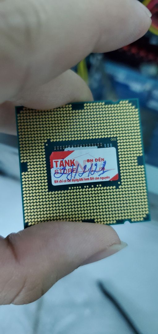 7 ngày mới nhận dc hàng, ko có box, ko kèm keo tản nhiệt như trên, quạt mới lắp vào nóng, mở game 10p lên 92 độ, phải lắp quạt cũ vào thì nhiệt độ còn 70, khá ok. Còn lại thì hiệu năng tốt, giá rẻ, có bảo hành 12 tháng.