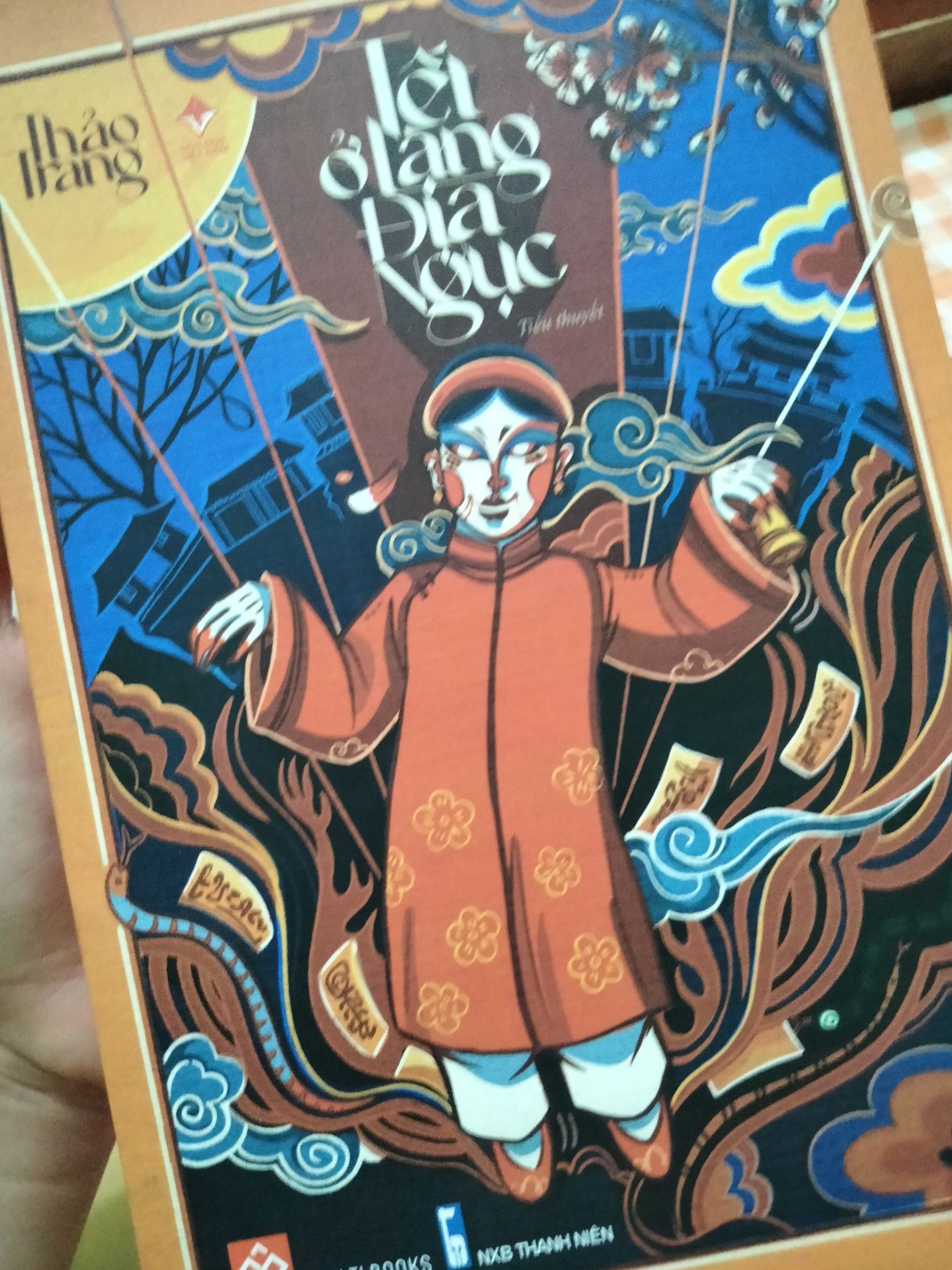 Bìa rất đẹp, nội dung thì quá đỉnh rồi, nhưng về khâu đóng gói tiki nên xem lại ạ!! sách của tớ bị rách ngay phần gáy sách, rách tí thì kh sao nhưng lần này chỗ rách quá rõ ràng , khiên một đứa ưa chuộng hình thức như mình rất khó chịu, mong tiki sẽ khắc phục trong những đơn sau ạ!! Cảm ơn