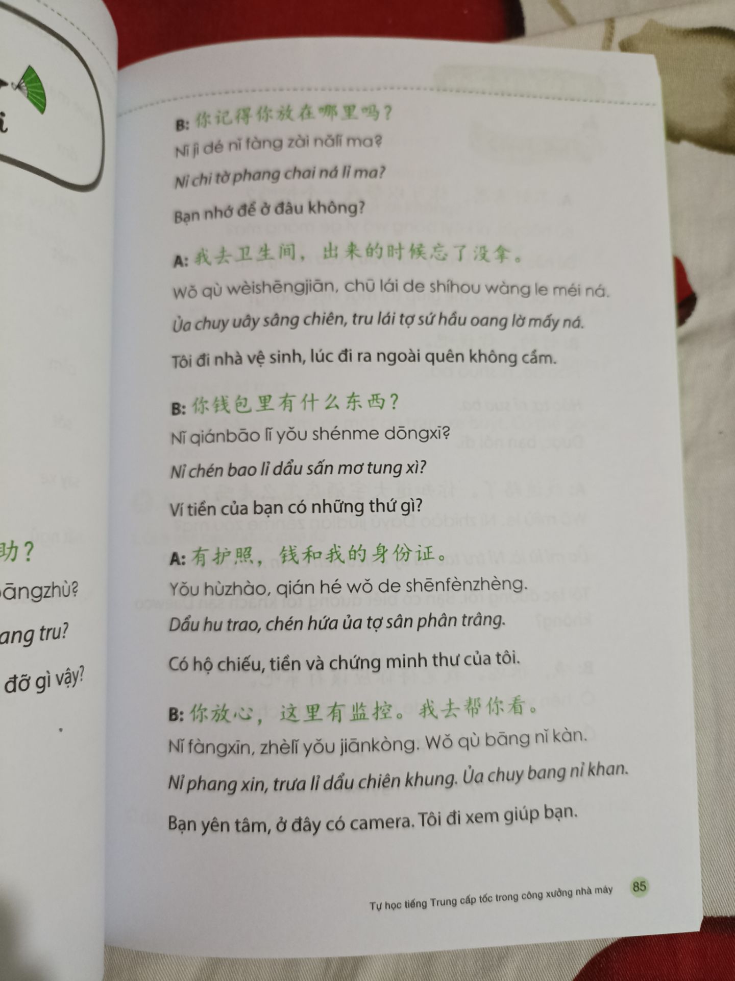 Có phiên âm tiếng Việt cho người Việt tự học, hi vọng học cấp tốc thiệt :)))