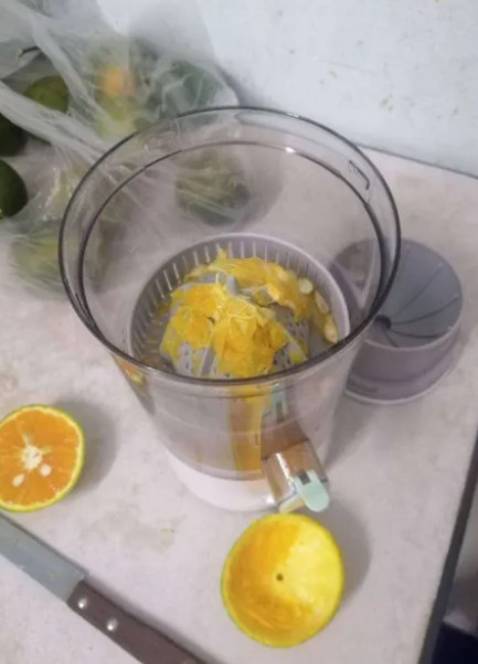 Máy khá tiện dụng, dễ sử dụng, từ ngày có máy này chăm uống nước cam hẳn ra, người cũng khoẻ ra