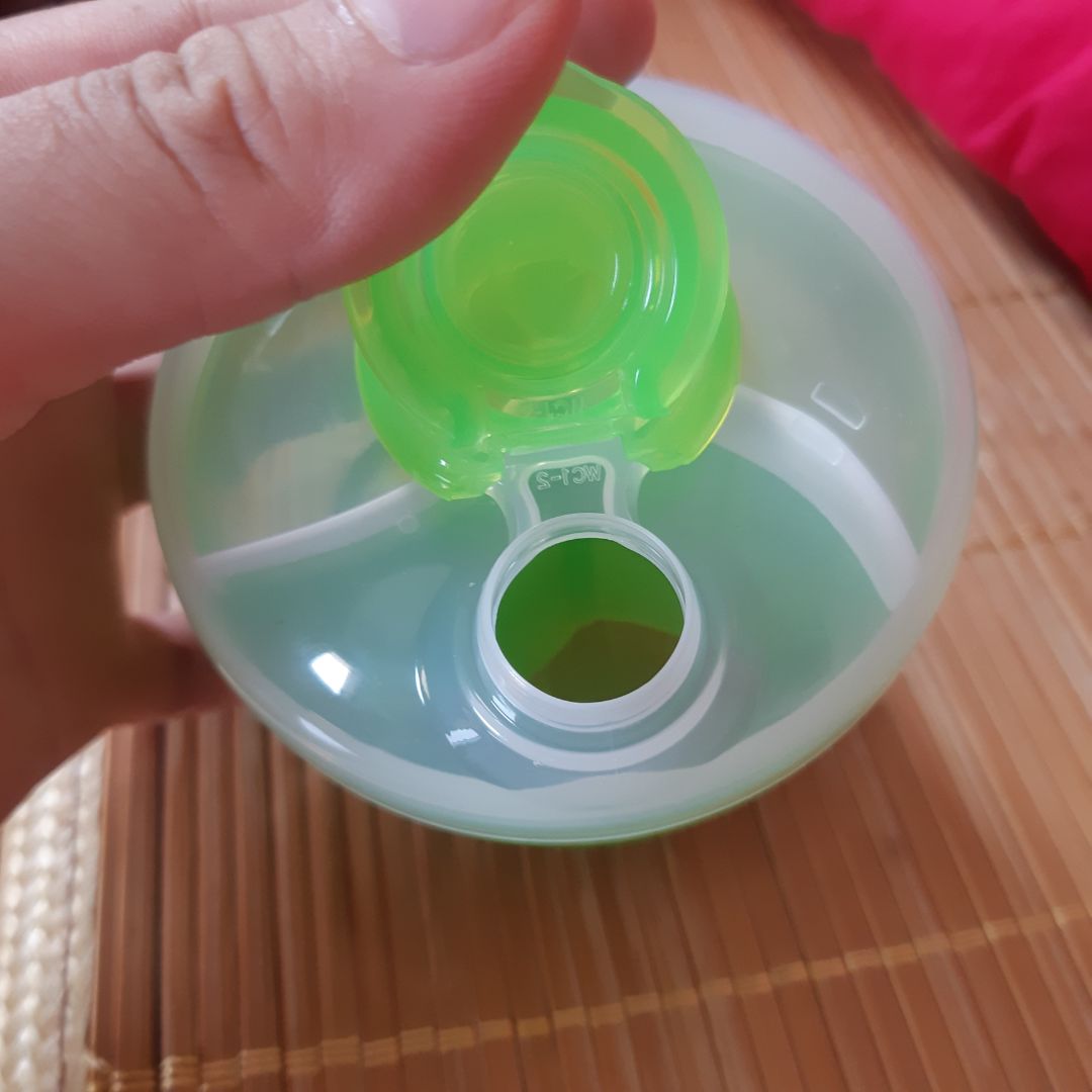 Chất liệu nhựa ok ưng.
Dung tích khả năng hơi nhỏ.