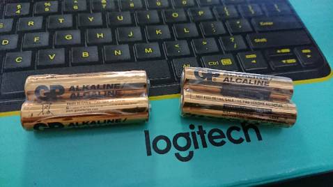 Shop NGUYENVUSTORE: Giao hàng nhanh - uy tín. Sản phẩm rất ổn về chất lượng và hình thức; gia thành rất vừa túi tiền. chuột và bàn phím phù hợp với những ai hay di chuyển và cần bàn phím nhỏ gọn thì MK240 là hợp lý; tuy nhien nếu đánh văn bản lâu bạn sẽ cảm thấy mỏi cổ tay tý. Chuột thì mình thấy chạy mượt và mình đã dùng test online cho kết quả rất tốt. Giá cả hợp lý; sản phẩm thương hiệu tốt. Cảm ơn shop, và sẽ tiếp tục ủng hộ.