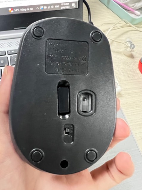 Ưu điểm : giá rẻ có thể sạc dc đỡ dùng pin tiểu . Có chức năng chống ồn.  
Khuyết điểm : ko mượt như logitech