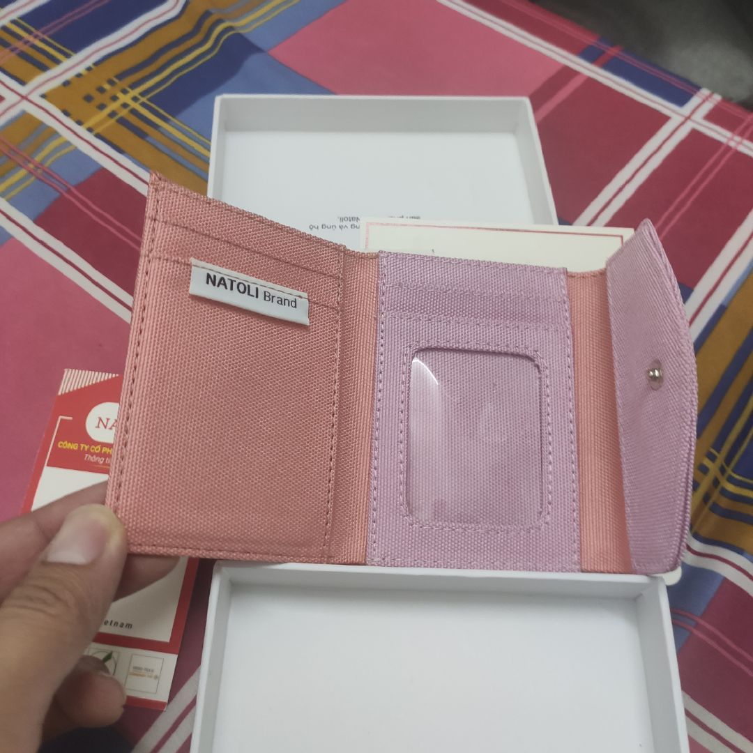 sản phẩm đóng gói cẩn thận. từ cách đóng gói thấy được sự chuyên nghiệp của shop. mình tặng cho bạn gái rất thích. giao hàng cũng nhanh nay đặt mai đã có rồi. sẽ ủng hộ shop lâu dài 😁