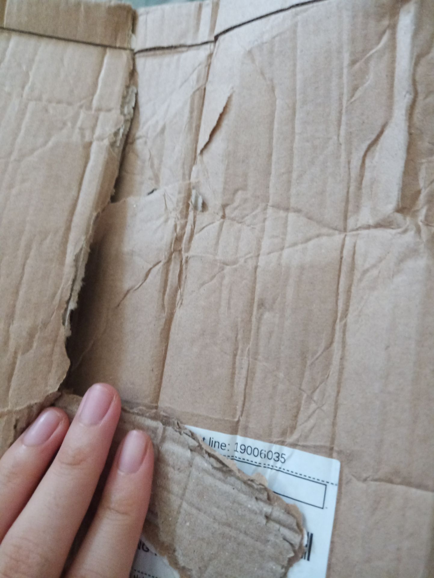 Sách đẹp nhưng mà giao lâu phải 2 tháng sau khi đặt mình mới nhận được và sách còn bị quăn nữa, hộp méo mó còn bị rách nữa , mình rất thất vọng về tiki. Về nội dung sách thì khá ít bài tập để vận dụng