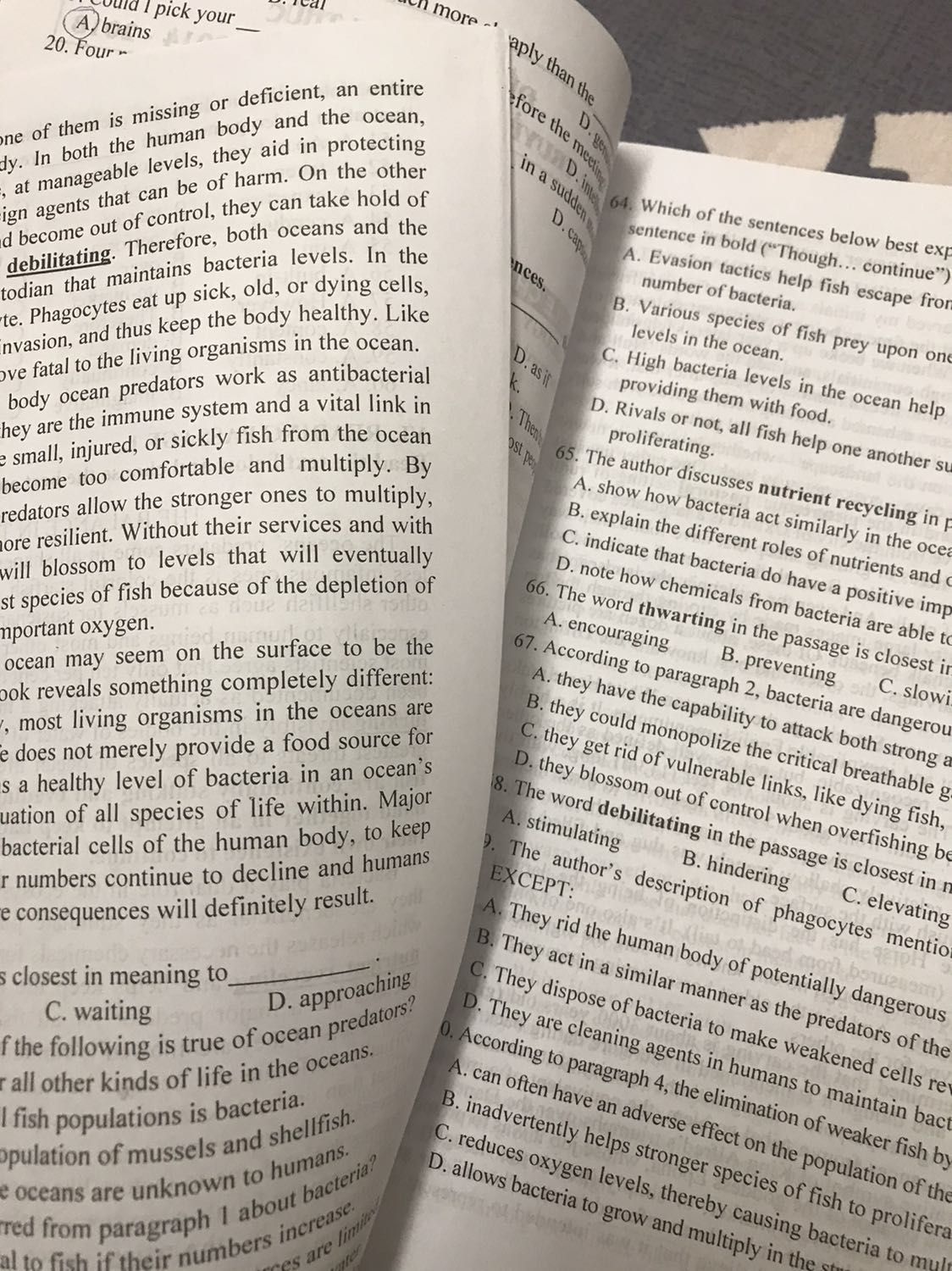 Giao sách đến thấy mới cóng mừng lắm mà mở ra làm mới phát hiện có tờ rời hẳn ra thế kia, xong đóng sách vào nhìn lại mới thấy 4 trang liền chưa cắt vẫn dính vào nhau? ko biết còn lỗi gì ko đây, thôi cái này lỗi bên in ấn nên mình sẽ bỏ qua, nhưng cộng thêm mấy lỗi gần đây đặt gặp phải nữa thì lần sau sẽ cân nhắc xem có nên đặt tiki ko