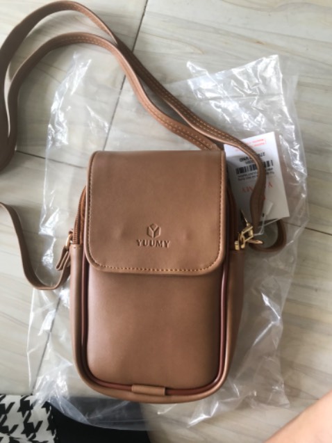 Túi vừa với giá tiền chất đẹp, ổn, giao hàng nhanh. Nhưng góp ý với shop đóng gói hơi xơ xài