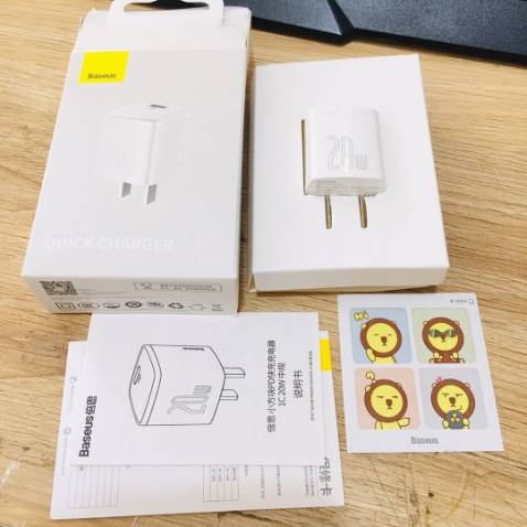 Củ sạc nhanh và không nóng , nhỏ gọn thẩm mỹ. Hàng chính hãng có tem bảo hành và shop đóng gói rất cẩn thận. Thanks!