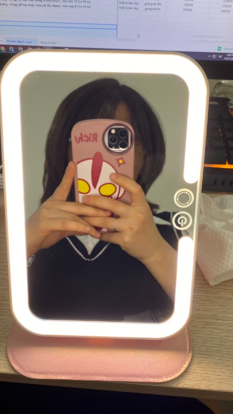 Nó thật sự rất đẹp luôn ý đóng gói kĩ nè gương đẹp,đèn cx đẹp nữa nói chung là rất rất đáng mua nha với gia tiền như thế là mjfnh thấy cx lo có mắc,đc tặng cả xạc nữa ok lắm luôn