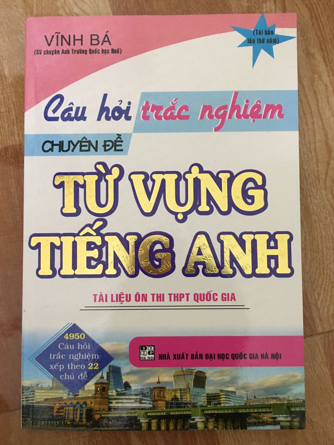 nói chung là ổn nhưng hộp do vận chuyển nên móp méo hơi xấu xí :(( giấy bên trong hơi xám xám xỉn màu cũ cũ tối tối :((