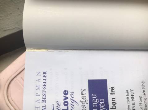 Sách của mình bị lỗi: khe sách bị lỏng, sách hơi ẩm, mình muốn đổi cuốn khác