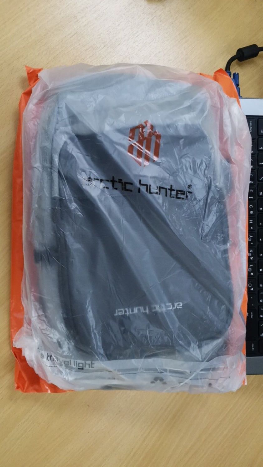 Hàng dày dặn , đường chỉ mấy chắc chắn, mình mua dc giá sale rất ưng ý. Hi vọng feedback của mình giúp cho các bạn mua hàng dễ dàng hơn. Chúc shop buôn may bán đắt nhé.