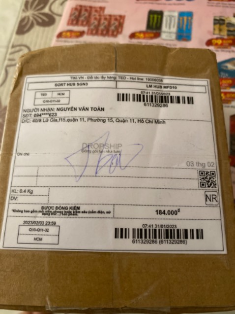 Mua 3 m mà giao có 2 m.nhận hàng 4 cuon trong 1 hop bé ti mình đã nghi rồi gio ra đúng vậy….