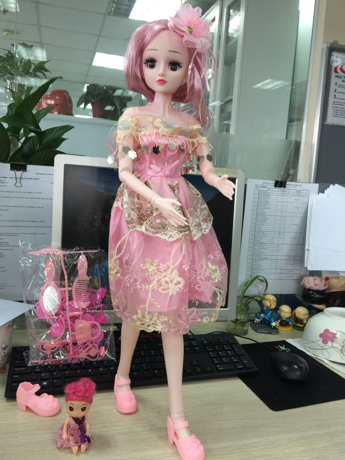 Sp đẹp nhưng chân bị ráp sai nhìn ko ăn khớp nhau ko bít đổi dc ko còn giày thì có 3 chiếc mang kiểu gì ta chắc mang dc 1 đôi lẻ 1 chiếc dư