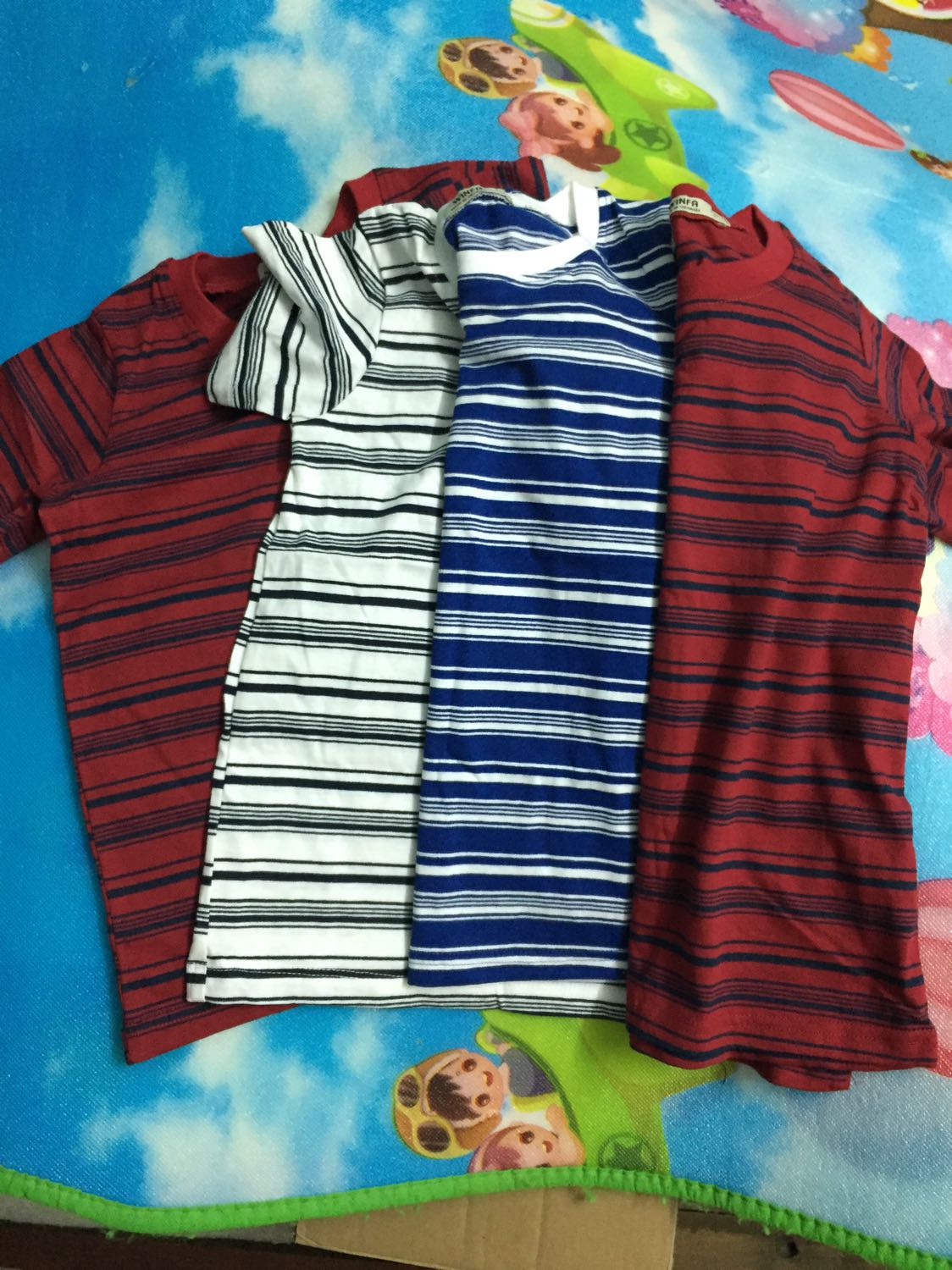 Chat vai ok, duong may chac  chan form dep... nhung minh rat chan ko hai long vi Shop giao 2 cai mau do nhung ko co mau xam dam .minh chac la shop co tinh giao trung mau do ! Chac do mau nay tổn kho nhiu shop ép kh nao ngai doi tra nhan lun ma ko he bao khach....