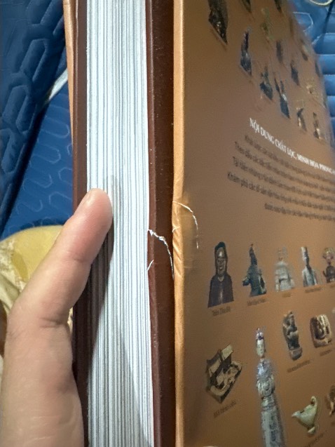 Sách nhận được bị rách nhiều chỗ. Bìa cứng nhưng cũng rách. Sách nhận được bị rách nhiều chỗ. Bìa cứng nhưng cũng rách.