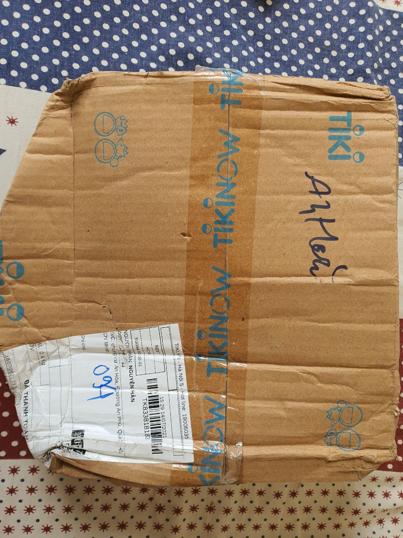 hộp bánh đặt từ 14/7 mà 16/9 mới nhận được hàng, thùng hộp móp méo, bịch bách bị rách bể, bánh bên trong chai cứng hết k ăn được. đề nghị đổi trả hàng.