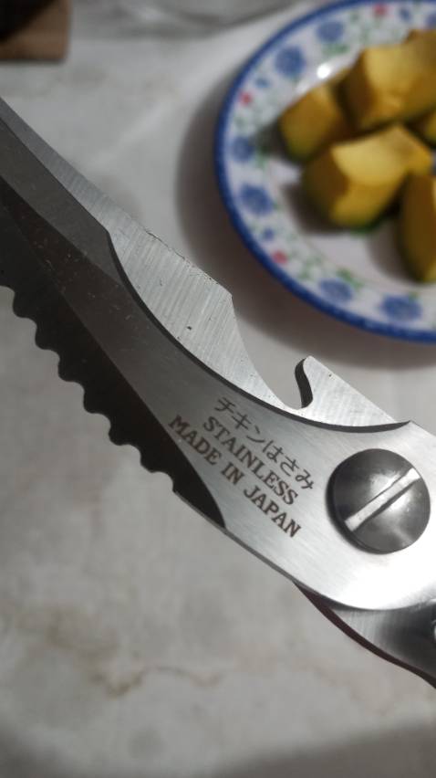 Kéo sắc. Cắt gà 3kg OK
Hàng Nhật rất đẹp 
Bằng thép trắng kg gỉ 
Đúng như quảng cáo 
Thanks shop