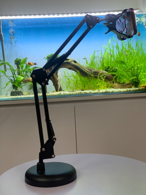 khung kim loại cực chi chắc chắn, đúng hàng hãng dùng vẫn thích. Trước mình mua 1 cái tương tự nhưng chẳng dùng dc, đế nhẹ cứ đặt đt lên là dễ lật. Chuyển sang sp này quá oke.