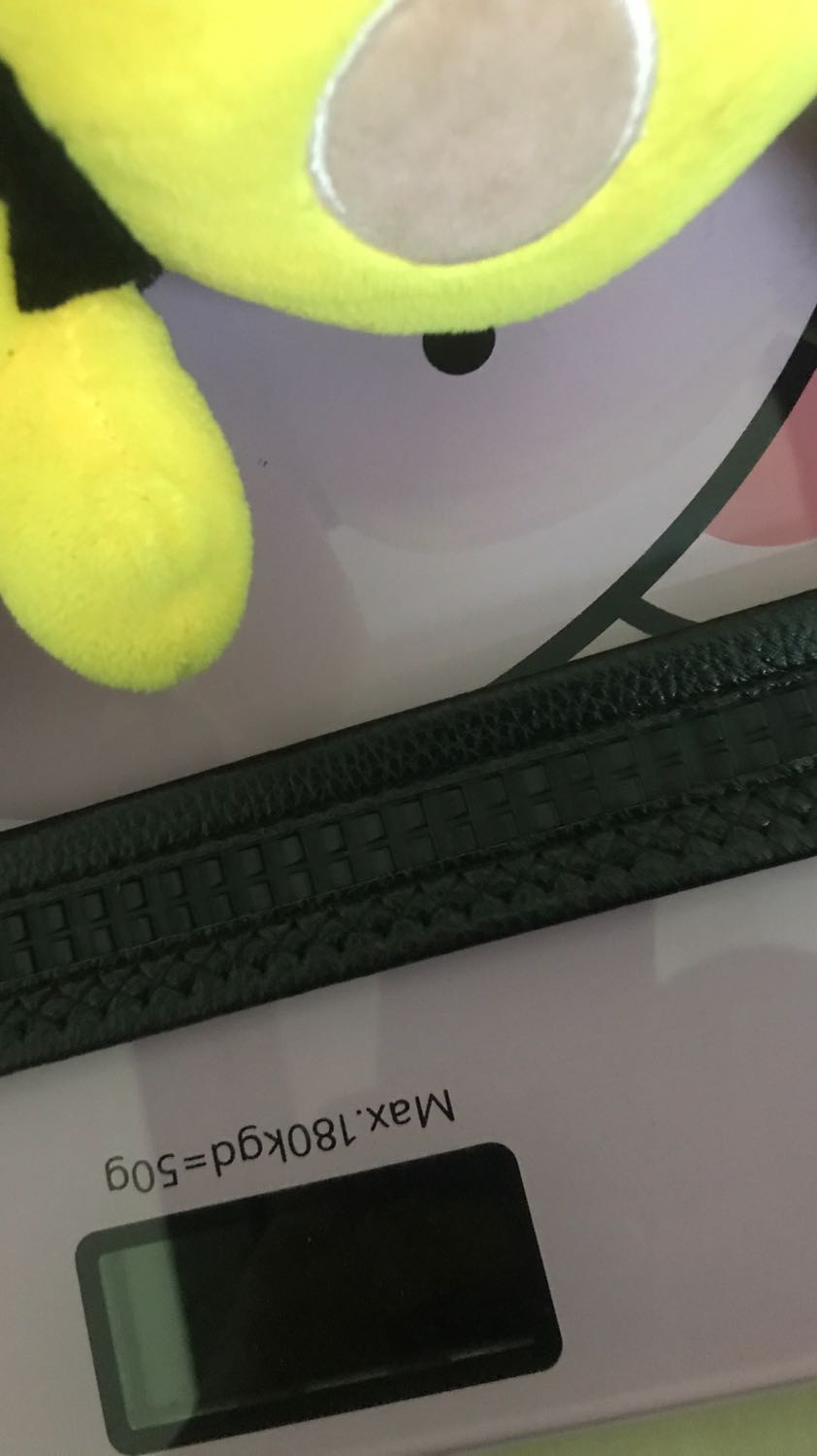 Hàng đúng như mô tả. Thắt lưng rất đẹp. Dễ phối đồ dùng cho quần vải hay quần jean cũng ok. Dây da dài nên bụng mình gần 100 đeo vẫn ok. Da mềm bóng và đẹp. Mình rất hài lòng về chất lượng sản phẩm. Khoá cũng rất dễ đeo koeeur thiết kế tiện lợi. Shop bán hàng uy tín, chất lượng tốt. Cảm ơn shop.