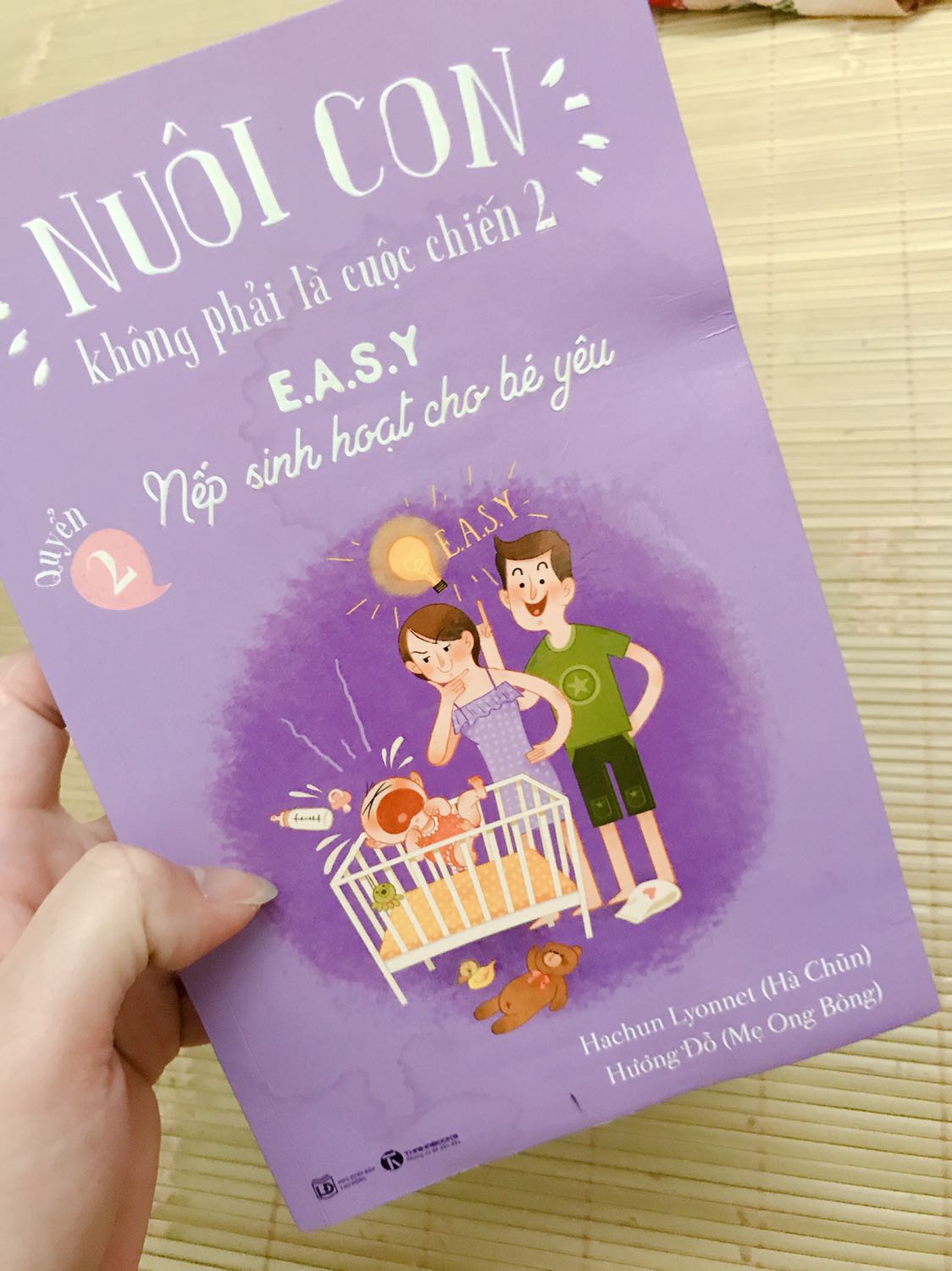 Đặt mua rất nhiều sách và sp ở tiki nhưng đây là sp đầu tiên m cảm thấy vô cùng thất vọng. Sách bọc gói cẩn thận, mở ra thì ôi thôi, dính nước từ bao giờ, ố hết cả sách, nhìn bìa đã thấy ố r vậy mà vẫn đóng hàng giao cho khách, đổi trả ra bưu cục quá mất thời gian trong khi giá trị ko lớn. Tiki làm việc ntn sẽ mất khách lắm nhé