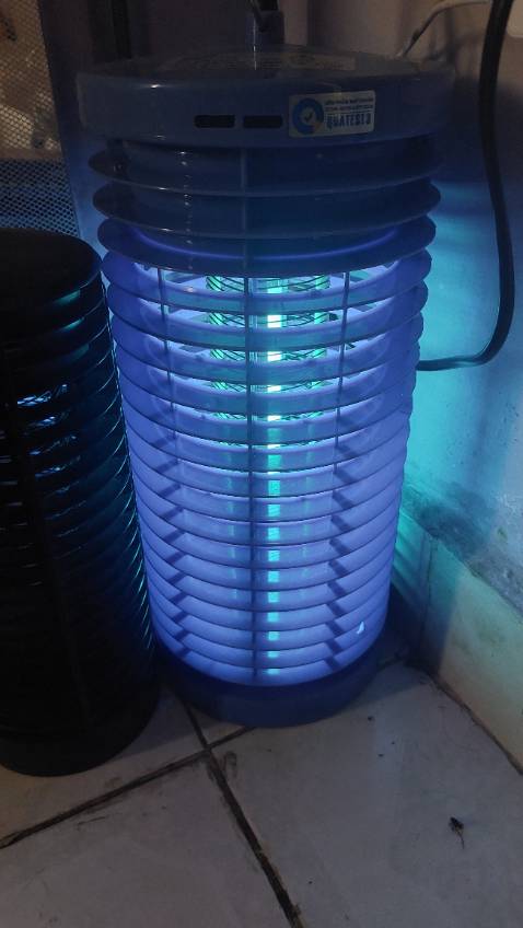 Mở đèn liên tục, nhà đỡ muỗi, dùng thay đèn ngủ. Đã mua đến cái thứ 3.