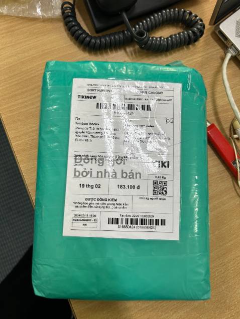 Đóng gói rất cẩn thận, lần đầu mình thaasy1 shop bọc hàng mà (bọt biển) để bọc nhiều như thế. Sách cũng có bọc mới, new 100%
