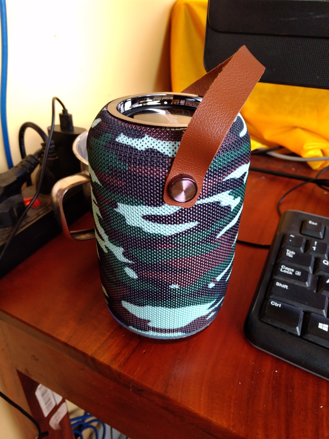 Loa không kết lối được với đầu amly qua công aux để phát nhạc, và âm thanh phát ra nghe như hơi rè re khi mở to, hay mở đai FM, lúc giao hộp và tem bi rách, và các thông số trong loa nên muốn trả lại hàng hoàn tiền