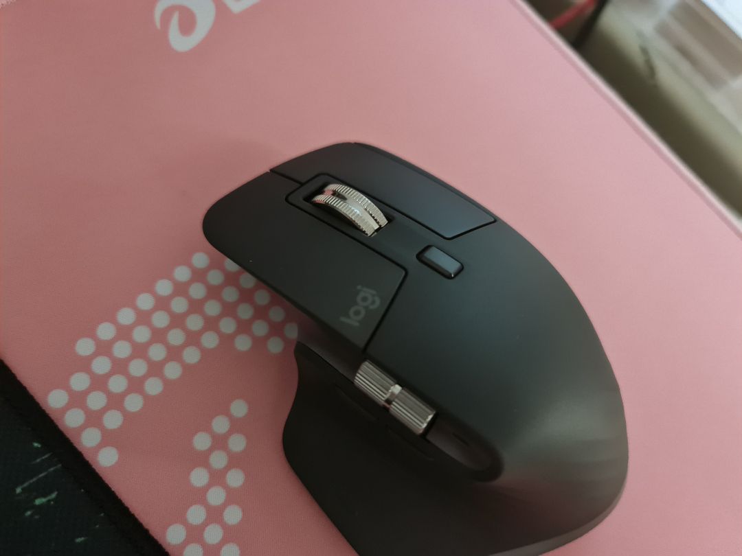 Giao hàng nhanh hơn dự kiến, Chuột cầm chắc tay, đầm và chất lượng tinh xảo. Cơ chế Magspeed của logitech hoạt động tuyệt vời và hữu ích. Nhà bán rất uy tín và cẩn thận trong đóng gói hàng. Ủng hộ tiếp tục.