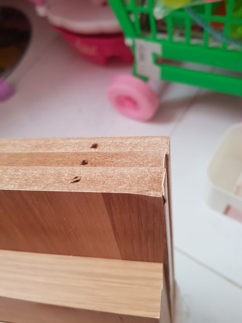 những mảnh này sai rồi, 2 mảnh nhỏ này ghép sao cho được như hình mẫu? Còn 5 mảnh lớn này thì chỉ có 2 mảnh được khoét lỗ trên thân tấm còn 3 mảnh kia chỉ có lỗ được khoét ở cạnh ngắn thôi. so với giá mấy chục nghìn thì tạm ổn nhưng vấn đề là bây giờ ghép lắp như nào shop?