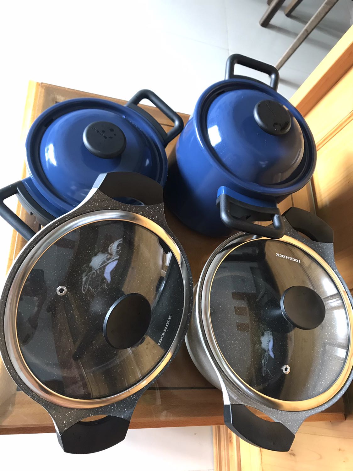 Nv giao hàng vv. Nồi rất đẹp, chất lượng chưa xài nên chưa đánh giá đc. Hy vọng chất lượng sp đúng với TT gthieu sp để khi mua hàng trên Tiki người tdung ko phải đắn đo sợ hàng ko chất lượng, ko đẹp như hình...