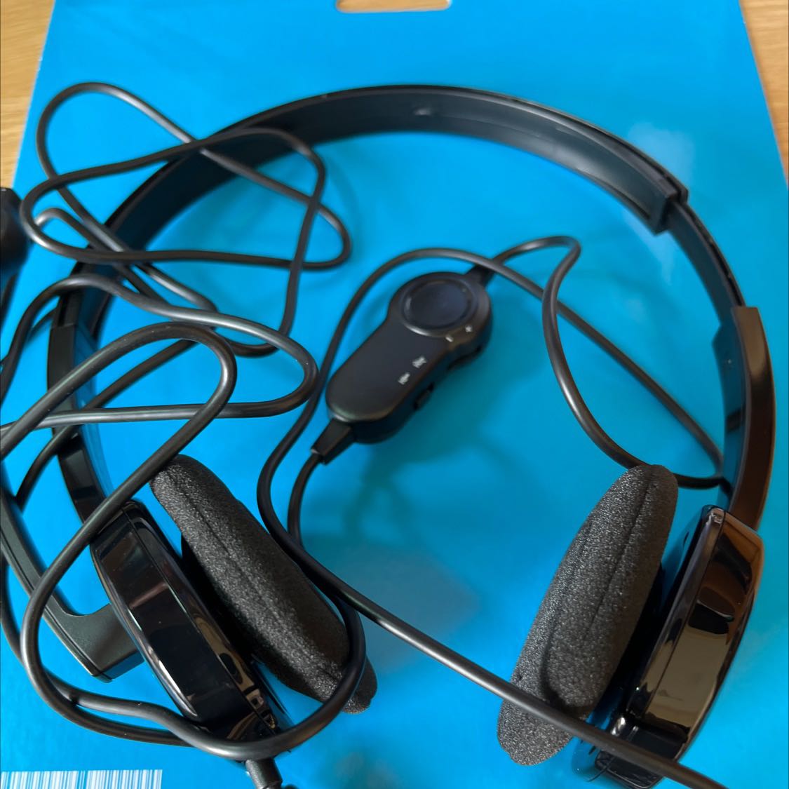 Tuyệt vời. Nhẹ nhàng và âm thanh rõ ràng . Đáng tiền. Đỡ hại màng nhĩ! Hiii Tuyệt vời. Nhẹ nhàng và âm thanh rõ ràng . Đáng tiền. Đỡ hại màng nhĩ! Hiii