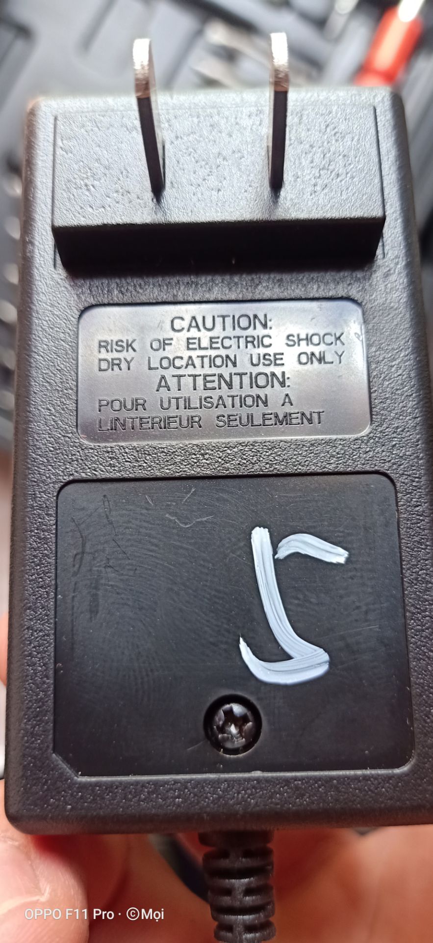 Sau khi *** thử thì có vài nhận xét góp ý. 
- Máy khoan mạnh, cầm cũng nặng tay nhưng chạy tốc độ cao hơi ồn
- Pin 2 bên có tem nhưng bên để 5.0Ah, bên thì 2Ah không biết tin theo bên nào
- Cục sạc thì nhẹ te, không có thông số
- Những phụ kiện kèm theo ở mức bình thường
- Giao hàng chậm 3 ngày so với dự kiến