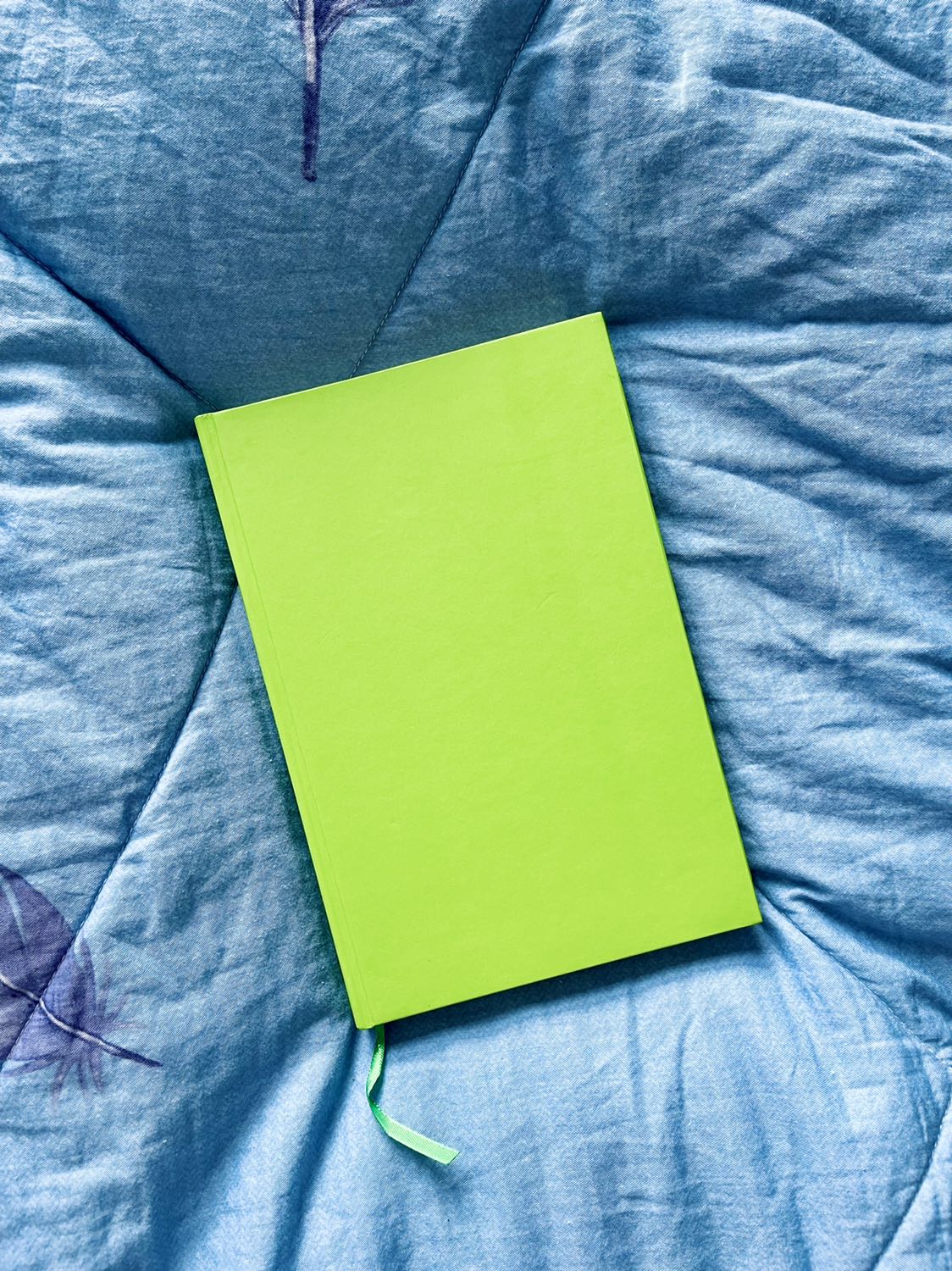 Về tiki: mua trong thời điểm giãn cách nên mình chờ khá lâu mới nhận dc. Lí do khách quan nên cũng ko thể complain dc. Vẫn phải khen vì tiki nỗ lực giao hàng nhanh nhất có thể

Về nội dung sách: dễ hiểu, dễ thực hành, văn phong giản dị dễ tiếp cận. Nghe tiêu đề sec khiến mọi ng nghĩ sách chỉ phù hợp với dân làm sale, nhưng không phải. Bạn làm văn phòng hay làm các ngành nghề khác đều có thể áp dụng được. Trong mọi trường thì việc phát triển mối quan hệ và tương tác tốt với mọi ng vẫn là điều tuyệt vời mà, đúng ko?