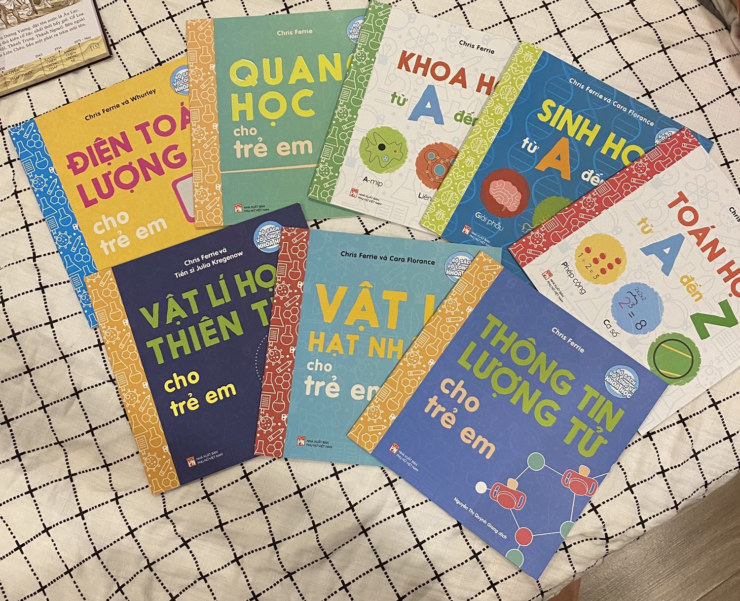 Sách rất hay, giới thiệu một số khái niệm đơn giản cho bé