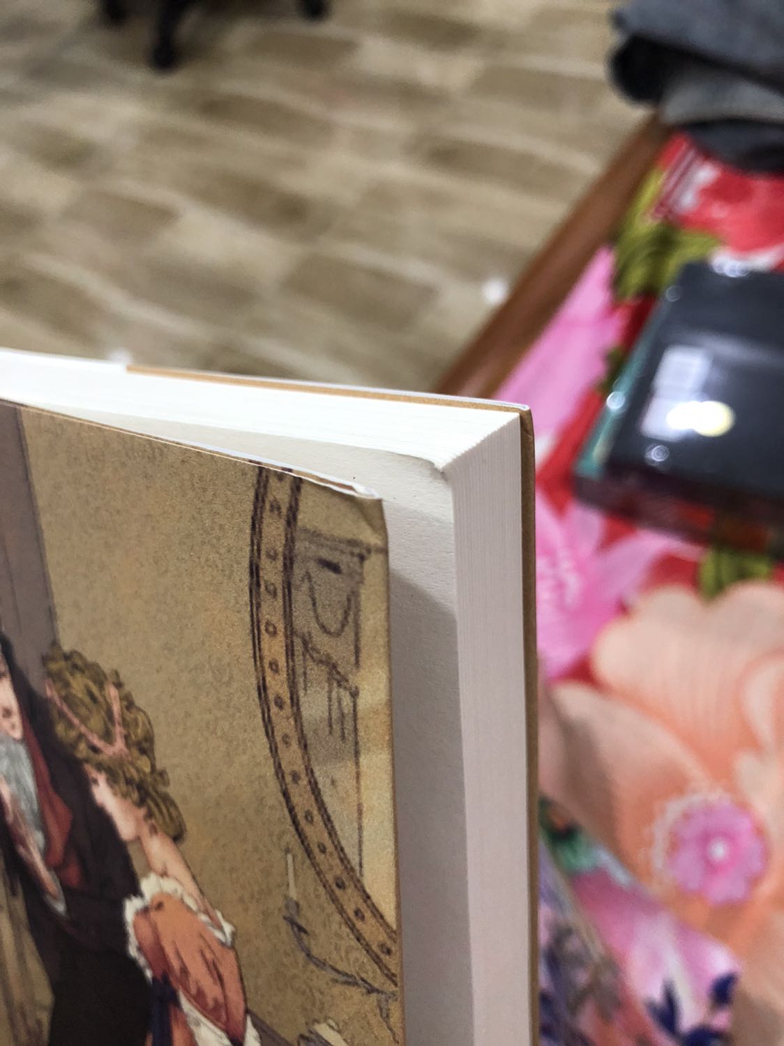 Hàng tốt, cơ mà vẫn còn một số lỗi, mình nghĩ một phần cũng do vận chuyển. Bìa ngoài bị rách một tẹo, trông ko đẹp. Nhưng dẫu sao mình cũng ko quan trọng hình thức lắm nên tạm chấp nhận n đc. Cảm ơn Tiki vì đã giao đơn hàng đến tay mình! Thanks!