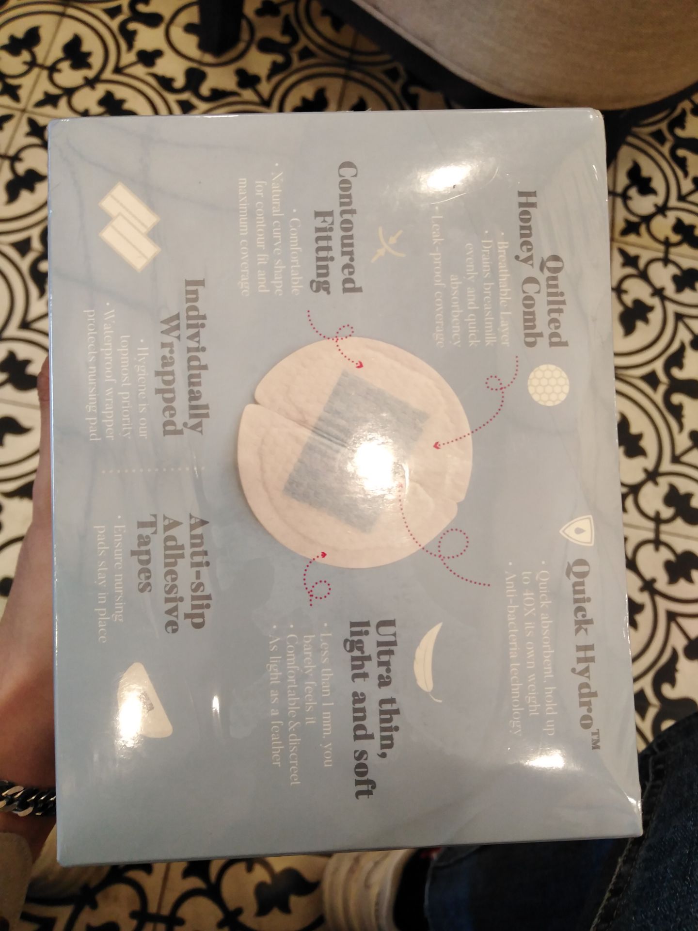 Sản phẩm mỏng, mềm, thấm tốt. Shop đóng gói đẹp, giao hàng nhanh. Hộp 120 miếng dùng khá lâu, tính ra rẻ hơn so với những loại khác. Sẽ tiếp tục ủng hộ shop