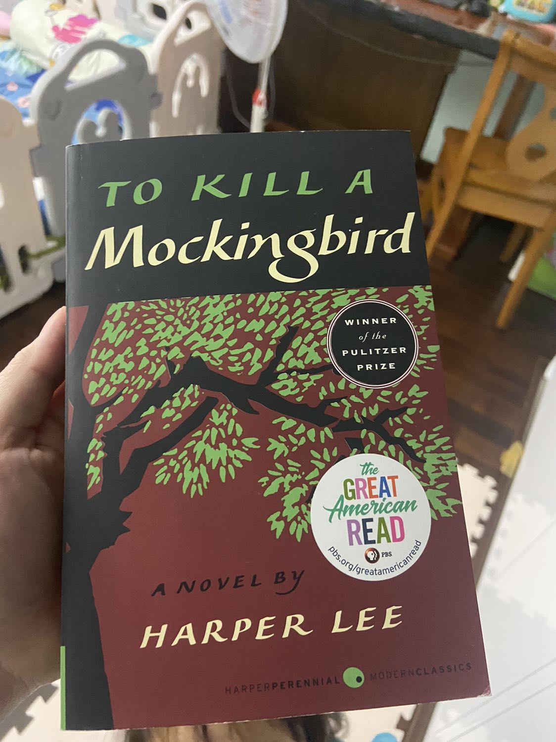 Nói chung là cũng ổn. Sách nước ngoài thường không có màng bọc nên rìa cạnh không hoàn hảo mà chấp nhận được