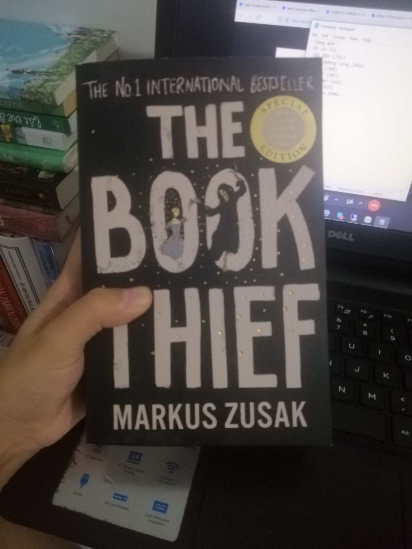 Sách paperback cầm tay rất nhẹ, bìa đẹp, có một tí lỗi nhưng mà không sao do sale tận 70% mà. Về nội dung mình chưa đọc nên không review được, nghe nói hay thui :v còn vận chuyển thì hơi lâu một tí. 3 bữa gì đó Sách paperback cầm tay rất nhẹ, bìa đẹp, có một tí lỗi nhưng mà không sao do sale tận 70% mà. Về nội dung mình chưa đọc nên không review được, nghe nói hay thui :v còn vận chuyển thì hơi lâu một tí. 3 bữa gì đó